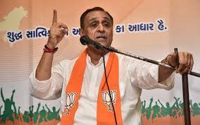 નીતિન પટેલે કરેલી જાહેરાત પ્રમાણે ગુજરાતમાં આ વર્ષે ધોરણ 12ની બોર્ડની પરીક્ષામાં ઉત્તીર્ણ થઈ કોલેજો અને પોલીટેકનિકમાં પ્રવેશ મેળવનાર અંદાજે 3,50,000 જેટલા તમામ વિદ્યાર્થી ભાઈ-બહેનોને ફક્ત 1000 રૂપિયાની ટોકન કિંમતે ટેબ્લેટ આપવામાં આવશે.