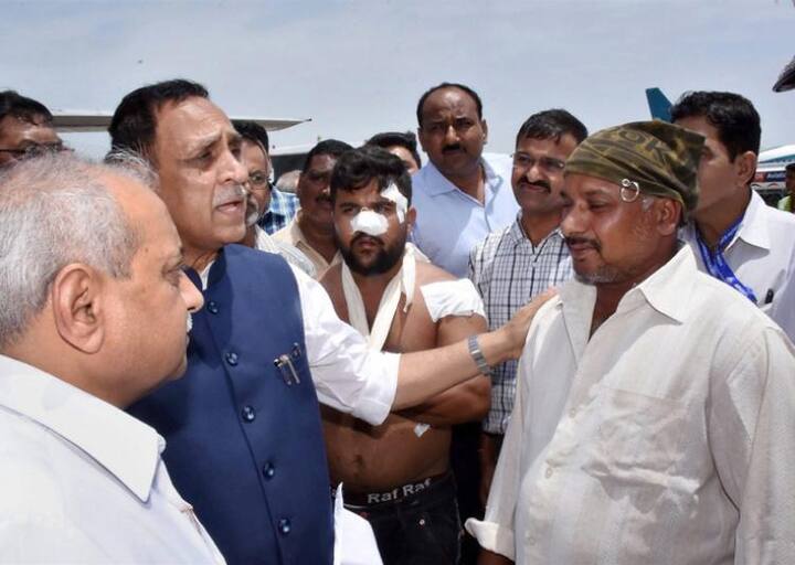 અમરનાથ યાત્રાના શ્રદ્ધાળુઓ પર 10મી જુલાઈએ સોમવારે લશ્કર-એ-તોઈબાના આતંકીઓ દ્વારા હુમલો કરવામાં આવ્યો. આ હુમલામાં છ મહિલા સહિત કુલ સાત લોકોના મોત નિપજ્યાં છે. જયારે 19 લોકો ઈજાગ્રસ્ત થયાં છે. સુરક્ષા દળોને અમરનાથ યાત્રિકો પર થયેલાં હુમલામાં સ્થાનિક આતંકી સંગઠન હિઝબુલ મુજાહિદ્દીનનો સાથે મળ્યો હોવાના સબૂત મળ્યાં છે.