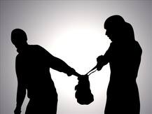 અમદાવાદઃ એક્ટિવા પરથી પડી છતાં યુવતીએ દાખવી હિંમત, ભાગતા બે ચોરને પકડી પોલીસને હવાલે કર્યા