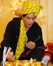 Pics: ફિલ્મના પ્રમોશન માટે રાજસ્થાનમાં સોનાની થાળીમાં શાહરૂખે આરોગ્યું ભોજન, જાણો શું ખાસિયત છે આ થાળીની....