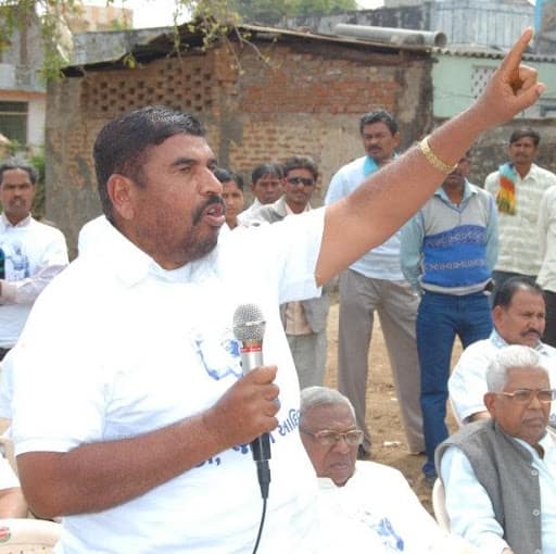 ગાંધીનગરઃ રાષ્ટ્રપતિ પદની ચૂંટણી માટે આજે મતદાન યોજાયું હતું. ગુજરાતના તમામ લોકસભા અને રાજ્યસભાના સાંસદોએ દિલ્હીમાં મતદાન કર્યું હતું. ભાજપના તમામ 120 ધારાસભ્યોએ મતદાન કર્યું હતું. ગુજરાતના એકમાત્ર જેડીયુના ધારાસભ્ય છોટુ વસાવાએ રાષ્ટ્રપતિ પદની ચૂંટણી માટે મતદાન કર્યું હતું.