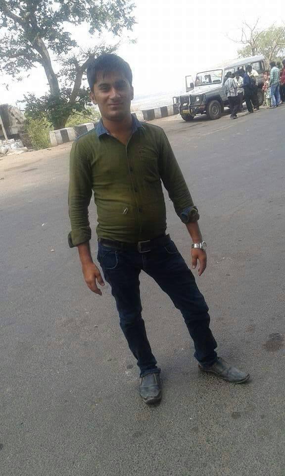 નંદાબેનના કહેવા પ્રમાણે, તેમના પ્રથમ પતિના દીકરા હિતેશને તેમના પતિ હરેશકુમાર હેમનાની અને તેમના દીકરા પંકજ અને સંજય ઉપરાંત જમાઇ સતીષ ભેગા મળીને માનસિક અને શારિરીક ત્રાસ આપતા હતા જેને કારણે હિતેશે આપઘાત કરી લીધો હતો. સરદારનગર પોલીસે આ મામલે હરેશ હેમનાનીની ધરપકડ કરી હતી.