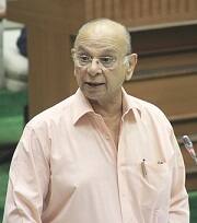 ગોવાના પૂર્વમુખ્યમંત્રી પ્રતાપ રાણે એ કહ્યું કે, જ્યારે ગાય ઘરડી થઇ જાય ત્યારે હું તેની સાથે શું કરું. આ એક મોટી સમસ્યા છે. આપણે પ્રગતિશિલ રાજ્યના રૂપમાં આ વિષય પર વિચારવું જોઇએ. તમે બધાએ 15-15 ગાયો પાળવી જોઇએ. રસ્તાઓ પરની ગાયોને પોતાના ઘરે લઇ જાવ અને તેની સારસંભાળ કરો.