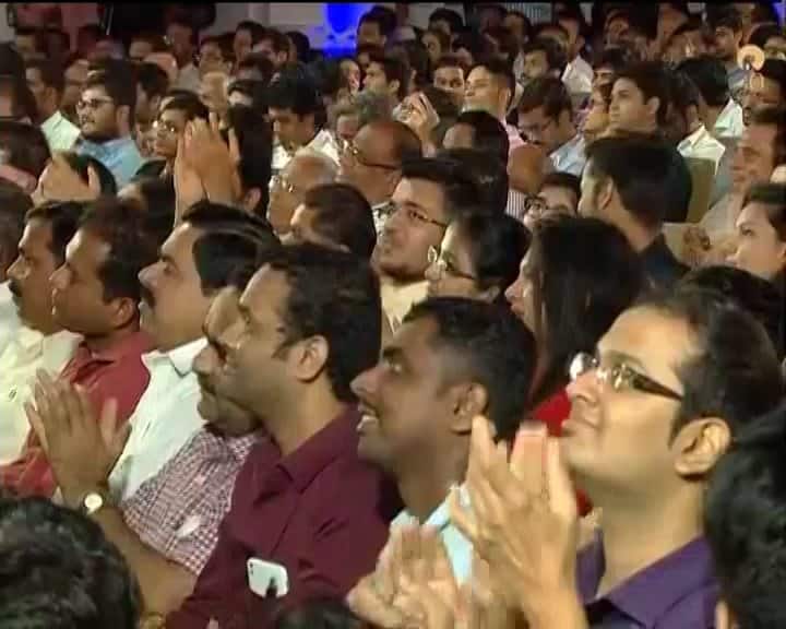 કંપની આ ફોનની સાથે 1500 રૂપિયા સિક્યોરિટી તરીકે લેશે જે ત્રણ વર્ષ પછી રિફંડેબલ હશે. આમ આ ફોન તમને 0 રૂપિયામાં પડશે. જે 153 રૂપિયાના ટેરીફ સાથે આવશે. જિઓનો ફોનમાં ટીવી કેબલની સુવિધા પણ હશે. આ ફોનને કોઈપણ ટીવી સાથે કનેક્ટ કરીને ટીવી જોઈ શકાશે. જિઓફોનમાં ટીવી કેબલની સુવિધા માટે 309 રૂપિયા ચૂકવવા પડશે.