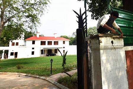 પ્રણબદાને મફત દાક્તરી સારવાર અને રેગ્યુલર ચેક-અપની સવલત મળશે. ભારતમાં ગમે ત્યાં વિના મૂલ્યે હવાઈ મુસાફરી અને રાજ્ય સરકારના મહેમાન તરીકેનો દરજ્જો મળશે. આ મુસાફરી દરમિયાન એક વ્યક્તિ તેમની સાથે રહી શકશે. હવાઈ, રેલ્વે કે બીજી મુસાફરી હાઈએસ્ટ ક્લાસમાં જ કરી શકાશે.