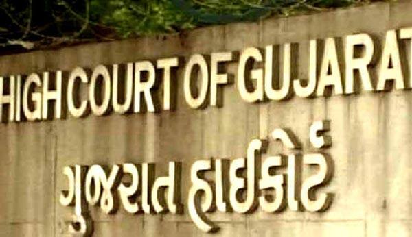 પ્રિયાએ એમ પણ જણાવ્યું હતું કે, તે હવે પોતાના પિતાના ઘરે જવા માગતી નથી અને પ્રેમી સાથે જ જવા ઇચ્છે છે. પ્રિયાની કેફિયત જાણીને ખંડપીઠે યુવકના માતા-પિતા અને ભાઇઓને કોર્ટમાં બોલાવ્યા હતા. હાઈકોર્ટમાં યુવકના પરિવારે બાળક અને પ્રિયાને સ્વીકારવા અને તેમનું ધ્યાન રાખવાની તૈયારી દર્શાવી હતી. 