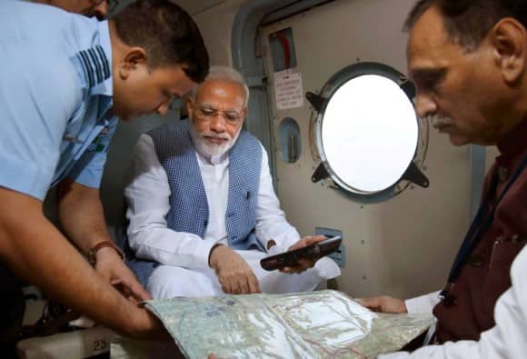 બનાસકાંઠા: અતિવૃષ્ટિથી આફતમાં સપડાયેલા ઉત્તર ગુજરાતનું વડાપ્રધાન નરેન્દ્ર મોદીએ મંગળવારે સાંજે હવાઈ નિરીક્ષણ કર્યું હતું. તેમની સાથે મુખ્યમંત્રી વિજય રૂપાણી પણ જોડાયા હતા. હેલિકોપ્ટર દ્વારા પૂરગ્રસ્ત બનાસકાંઠા અને પાટણ જિલ્લાનું હવાઈ નિરીક્ષણ કર્યુ હતું. નિરિક્ષણ કર્યા બાદ મોદીએ ગુજરાતમાં અતિવૃષ્ટિગ્રસ્ત વિસ્તારો માટે ભારત સરકાર તરફથી ગુજરાત ડિઝાસ્ટર રીલીફ ફંડ માટે રૂપિયા ૫૦૦ કરોડની તાત્કાતલિક સહાય આપવાની જાહેરાત કરી છે. તેમણે જણાવ્યું હતું કે, વિગતવાર સર્વે થયા પછી વધુ રકમની મદદ પણ કેન્દ્ર સરકાર કરશે. મૃતકને બે લાખ તથા ઈજાગ્રસ્તોને 50 હજાર આપવાની જાહેરાત કરી હતી.