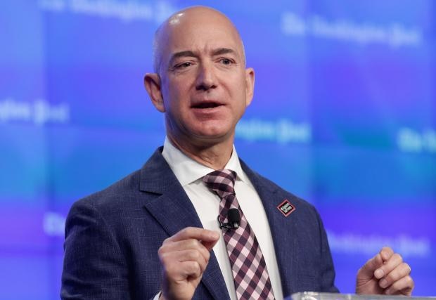 Old video shows people laughing when founder and former CEO of Amazon Jeff Bezos spoke of exploring space एक समय जब अंतरिक्ष खोज की बात कर रहे थे जेफ बेजोस तो हंस रहे थे लोग, पुराना Video हुआ वायरल