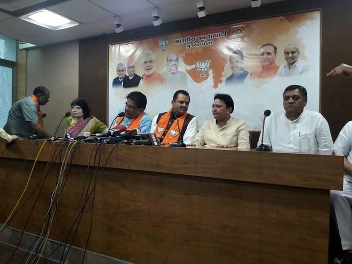 આ સ્થિને જોતા હવે કોંગ્રેસના નેતાઓ દ્વારા પાસના નેતાઓ સાથે ખાનગી મીટીંગનો દોર શરૂ કરવામાં આવ્યો છે. એકતરફ ભાજપમાં કોંગ્રેસના પાટીદાર ધારાસભ્યો જોડાઇ રહ્યા છે ત્યારે વિધાનસભાની ચૂંટણીમાં પાટીદાર સમાજનો કેવી રીતે વધુ લાભ મળી શકે તે માટે પાસના નેતાઓની મદદ લેવા માટે વ્યૂહરચના ગોઠવવામાં શરૂ કરવામાં આવી છે.