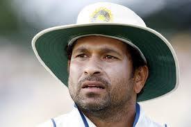 આ બનાવ 14 નવેમ્બર 1992માં બન્યો હતો જ્યારે દક્ષિણ આફ્રિકા સામે ભારત ટેસ્ટ સિરીઝ રમવા દક્ષિણ આફ્રિકા ગયુ હતું. સિરીઝની પ્રથમ ટેસ્ટ ડરબનમાં રમાઈ હતી. ત્યારે દક્ષિણ આફ્રિકાની ટીમ 254 રનમાં ઑલ આઉટ થઇ ગઈ હતી. કપિલદેવે આ મેચમાં ત્રણ વિકેટ લીધી હતી. ભારતની નબળી શરૂઆત થતા મેચમાં બીજા દિવસે તેંડુલકર અને રવિ શાસ્ત્રી મેદાન પર હતા ત્યારે 16 રનની ભાગીદારી કરી હતી.