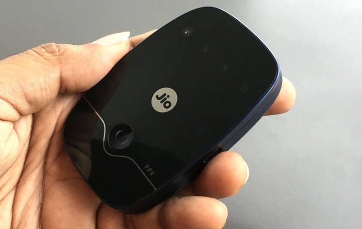 જિઓફાઈ અને વાઈપોડો બન્નેમાં તમે 4જીની સ્પીડ સાથે એચડી વોઈસ કોલ્સ અને વીડિયો કોલ કરી શકો છો. ઉપરાંત તે 2જી અને 3જી સ્માર્ટફોન પર પણ સપોર્ટ કરે છે. તેમાં 2300 એમએએચની બેટરી સાથે આવશે. જિઓફાઈ અને વાઈપોડ બન્નેમાં તમને 32જીબીનું મેમરી કાર્ડ મળશે અને બન્નેમાં 150 એમબીપીએસની ડાઉનલોડ સ્પીડ હશે.