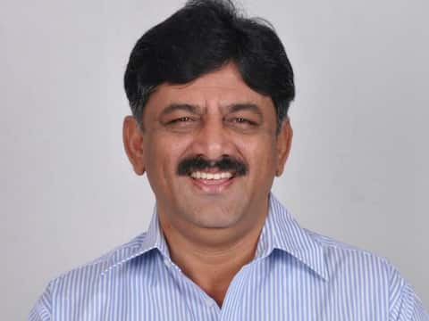 ગુજરાતના કોંગ્રેસી ધારાસભ્યોને બેંગલોર લઈ જનાર શિવકુમાર કોણ છે? શું છે તેનો બિઝનેસ? ગુજરાતના કોંગ્રેસી ધારાસભ્યોને બેંગલોર લઈ જનાર શિવકુમાર કોણ છે? શું છે તેનો બિઝનેસ?