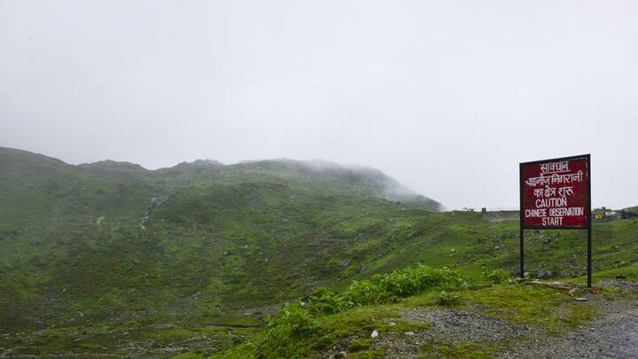 ચીનનું માનવું છે કે, આ વિવાદ ચીન અને ભુટાન વચ્ચેનો છે અને તેમા ભારત ત્રીજી પક્ષ તરીકે વચ્ચે પ્રવેશી રહ્યું છે. ચીને સ્પષ્ટ કહ્યું છે કે, ભારતની આમાં કોઈ ભૂમિકા નથી. ચીને 15 પેજના ફેક્ટ શીટમાં દાવો કર્યો છે કે, ડોકલામના બહાને ભારત જો આ મુદ્દા પર દખલ કરી રહ્યં છે તો તે માત્ર ચીનના સાર્વભૌમ પર જ નહીં પરંતુ ભૂટાનની આઝાદી અને સાર્વભૌમત્વને પડકાર આપી રહ્યું છે. ફેક્ટ શીટમાં જણાવ્યું છે કે, ચીન તેમની ભૂમિની રક્ષા કરવામાં સક્ષમ છે. કોઇ પણ દેશ અમારી સાર્વભૈમત્વને પડકાર નહીં આપી શકે.