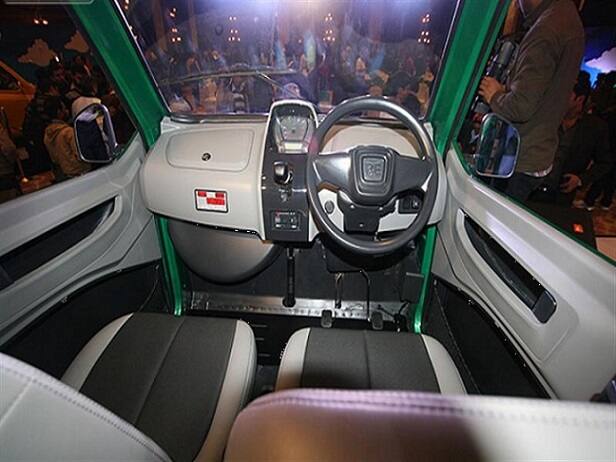 માઈલેજની રીતે આ કાર ખુબ જ સારી છે. કંપનીનો દાવો છે કે આ કાર 32 કિલોમીટર પ્રતિ લિટર સુધીની માઈલેજ આપી શકે છે. જોકે આ માટેની શરત એ છે કે કારને સ્ટાન્ડર્ડ કન્ડીશન્સ પર ડ્રાઈવ કરવામાં આવી રહી હોય. કારની વધુ તસવીરો જુઓ આગળની સ્લાઈડ્સમાં....