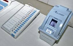 EVM आणि VVPAT च्या सर्व पावत्यांची पडताळणीसाठी याचिका, सर्वोच्च न्यायालयाकडून निवडणूक आयोगासह केंद्र सरकारला नोटीस