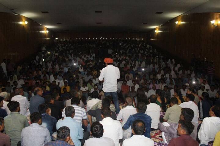 તેણે કહ્યુ કે, BJPના ૪૧ પાટીદાર વિધાનસભ્યો છે. એમાંથી અમે બાવીસ પાટીદાર વિધાનસભ્યોના સંપર્કમાં છીએ. તેમને અહીં બોલાવ્યા હતા. ચારથી પાંચ વિધાનસભ્યો આ માટે રાજી થયા છે.