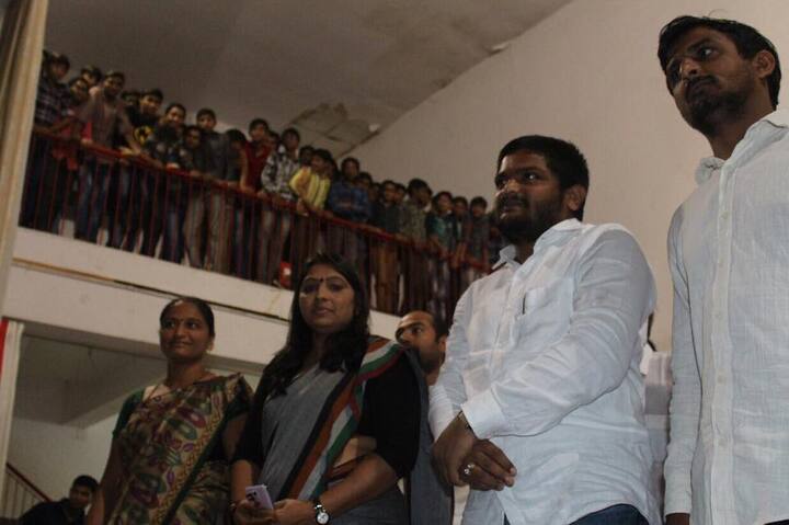 વધુમાં હાર્દિકે કહ્યું કે, આનંદીબહેનના ગ્રુપના વિધાનસભ્યો છે તેઓ 'નોટા'નો ઉપયોગ કરી શકે છે.BJPના ૪૧ વિધાનસભ્યો છે એમાંથી બાવીસ વિધાનસભ્યોને રૂબરૂ મળ્યા હતા. છ વિધાનસભ્યોને મળ્યા ત્યારે તેમણે કહ્યું હતું કે સમાજ પ્રત્યેની વફાદારી નિભાવવા પ્રયાસ કરીશું.'