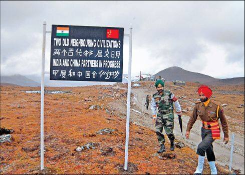 અગાઉ ચીનના એક સેન્ય નિષ્ણાંતે કહ્યું કે ચીન ડોકલામથી પોતાના સૈનિકોને પાછા નહીં હટાવે. જો તે આવું કરશે તો ભારતને ભવિષ્યમાં ચીન માટે સમસ્યા ઊભી કરવાનું પ્રોત્સાહન મળશે. ઇન્ટરનેશનલ કોલેજ ઓફ ડિફેન્સમાં સહાયક પ્રાધ્યાપક યૂ દોંગશિયોમે કહ્યું કે જો ભારત રણનીતિકાર અને નીતિ નિર્માતા આ વિચારે છે કે ચીન પાછળ હટે તો તે ભૂલ કરે છે.