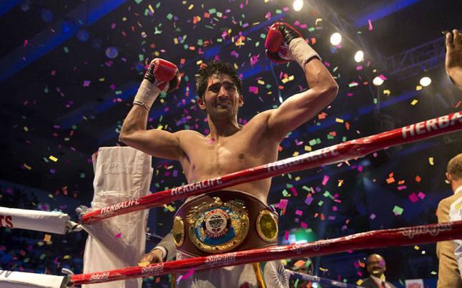 નવી દિલ્લી: ભારતીય મુક્કેબાજ સ્ટાર વિજેંદર સિહે ચીની હરીફ જુલ્પિકાર મૈમૈતિયાલીને મુકાબલામાં હરાવી ડબલ્યુબીઓ એશિયા પેસિફિક સુપર મિડિલવેટ ખિતાબ જીતવા માટે ભારત-ચીન સરહદ તણાવમાં શાંતિની અપીલ કરી. વિજેંદરના પ્રશંસકો માટે આ બેવડી ખૂશીનો પળ હતો કેમ કે તેમણે ચીની મુક્કેબાજથી ડબલ્યૂબીઓ ઓરિએંટલ સુપર મિડિલવેટ ખિતાબ જીત્યો છે.