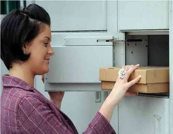 બેંકે ચેક રિટર્નને લઈને પણ ચાર્જમાં ફેરફાર કર્યો છે. એક કરોડ રૂપિયાથી વધારેના પેમેન્ટનો ચેક રિટર્ન થવા પર 2000 રૂપિયા અને ચેક બાઉન્સ થવા પર 2500 રૂપિયા ચાર્જ લાગશે. સાથે જ પીએનબીએ મહાનગરોમાં જુદા જુદા પ્રકારના લોકરની સુવિધાના ચાર્જમાં પણ વધારો કર્યો છે. બેંકે મોટ્રો બ્રાન્ચમાં સ્મોલ, મીડિયમ, લાર્જ અને એક્સ્ટ્રા લાર્જ સાઈઝના લોકર્સના ચાર્જીસ, ક્રમશઃ 1500 રૂપિયા, 3500 રૂપિયા, 5500 રૂપિયા અને 10,000 રૂપિયા કર્યા છે. પહેલા આ ચાર્જીસ ક્રમશઃ 1200 રૂપિયા, 2800 રૂપિયા, 4500 રૂપિયા અને 8000 રૂપિયા હતા.