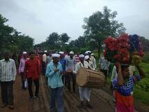 વિશ્વ આદિવાસી દિનની ઉજવણીમાં ઢોલ, ટીમલીના તાલે ઝુમ્યા આદિવાસીઓ 