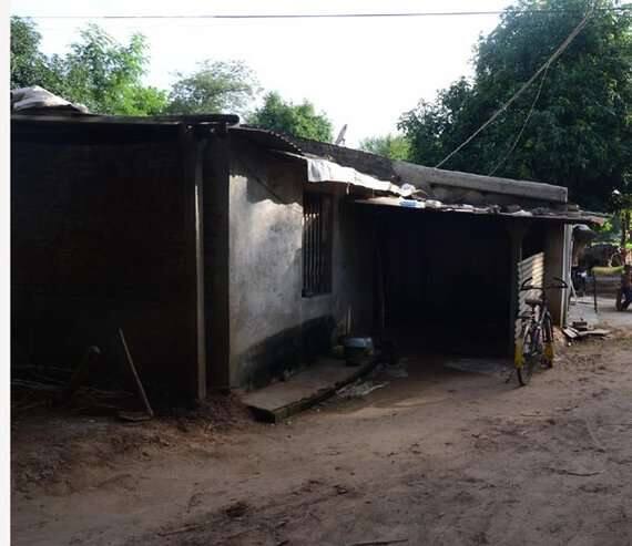 મૃત્યુના પાંચ દિવસ બાદ પારુલે જ્યાં આત્મહત્યા કરી હતી, તેની સફાઇ કરતા ખૂણામાંથી સફેદ કલરનો મોબાઇલ મળી આવ્યો હતો. જેમાં ગામના જ એક પરણિત મુસ્લિમ યુવક તાહીર રફીક વ્હોરા દ્વારા કરાયેલા ગુજરાતીમાં એસએમએસ હતા. ઉપરાંત તેના ફોટા પણ હતા. મોબાઇલ મળ્યા બાદ પારુલ પ્રેગનન્ટ હોવાની માતા-પિતાને જાણ થઇ હતી. 