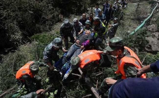 જ્યારે આગલી સવારે શિનજિયાંગમાં 6.6ની તીવ્રતાનો ભૂકંપ આવ્યો હતો. ચીનમાં આવેલી કરુણાંતિકા પર સોશલ મીડિયા પર મોદીની સંવેદના એવા સમયે આવી જ્યારે સિક્કિમના ડોકલામમાં બન્ને દેશો વચ્ચે તણાવ વધી રહ્યો છે.