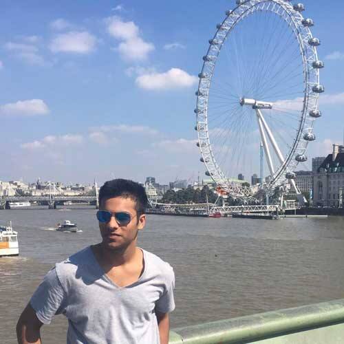 આ અંગેની વિગતો એવી છે કે, મૂલ મુંબઈના અને અમેરિકામાં અભ્યા કરતાં અરમાન પ્રેમજી સામે ગત 11 એપ્રિલે 19 વર્ષીય વિદ્યાર્થિની સાથે ગેરકાયદે સેક્સ માણવાના આરોપમાં ધરપકડ થઈ હતી. તેની સામે પહેલી એપ્રિલે બળાત્કારનો આરોપ લાગ્યો હતો. આ પછી તેને 1 લાખ ડોલરના જામીન પર મુક્ત કરાયો હતો. 