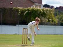 એક જ ઓવરમાં બે હેટ્રિક, દરેક બોલે બેટ્સમેનને કર્યા ક્લીન બોલ્ડ, જાણો કોણ છે બોલર..