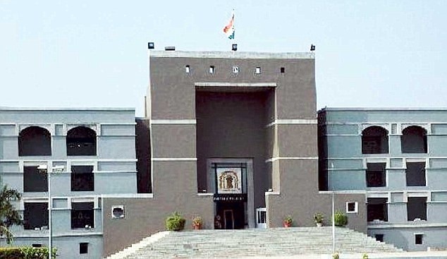 Gujarat High Court: Gujarat High Court gave an important judgment in the interest of teachers Gujarat High Court: ગુજરાત હાઈકોર્ટે શિક્ષકોના હિતમાં આપ્યો મહત્વનો ચુકાદો, જાણો શું કહ્યુ?