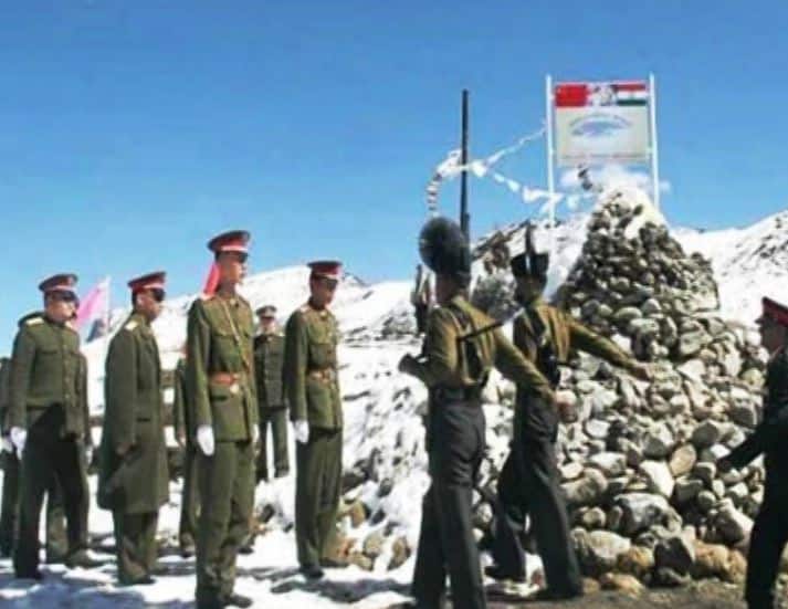 ચીની સૈનિકોને ઘૂસણખોરી કરવા સફળતા ન મળતા તેઓએ પથરાવ શરૂ કર્યો હતો. તેનો જવાબ ભારતીય જવાનોએ એ જ અંદાજમાં આપતા સ્થિતિ ઉગ્ર બની હતી. પથરાવમાં કેટલાંક ચીની સૈનિકો ઘાયલ થયાની ખબર છે. તો કેટલાક ભારતીય જવાનોને પણ ઇજા થઈ છે. જો કે સમાચાર એજન્સી પ્રમાણે દિલ્લીમાં ભારતીય સેનાના પ્રવક્તાએ આ ઘટના પર કોઇપણ ટિપ્પણી કરવાનો ઇનકાર કર્યો છે.