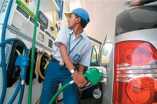 petrol-diesel-rate-today-11-april- know kolkata petrol diesel price Petrol Diesel Price: অপরিশোধিত তেলের দামে বৃদ্ধি, কলকাতায় কত হল পেট্রোল-ডিজেল ?