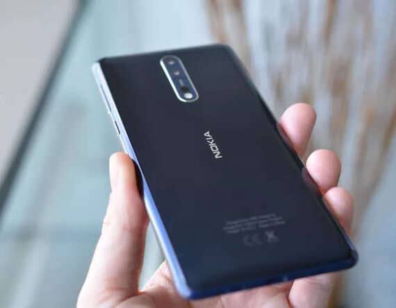 આ ફોનમાં ક્વાલકૉમ કંપનીનું Qualcomm Snapdragon 835 ઓક્ટાકોર (2.5GHz ક્વાલકોમ CPU + 1.8GHz Kryo) પ્રૉસેસર આપ્યુ છે. આ પાવરફૂલ પ્રૉસેસર છે. મલ્ટીટાસ્કિંગ દરમિયાન ફોન ઝડપથી કામ કરશે. Nokia 8માં એન્ડ્રોઇડ 7.0 નૉગટ ઓપરેટિંગ સિસ્ટમ આપવામાં આવી છે. આ પ્લેટફોર્મ પર આ પ્રૉસેસર બેસ્ટ રીતે કામ કરે છે. સાથે કંપની એન્ડ્રોઇડ 8.0 ઓરિયોનું અપડેટ પણ આમાં આપશે.