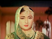 पिता ने पैदा होते ही अनाथ आश्रम में छोड़ा, आखिरी दिनों में पत्थर को सीने से लगाकर सोईं Meena Kumari 