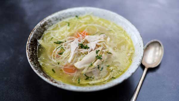 એક કાર્ડિયોલોજિસ્ટે જણાવ્યું કે, ઇન્સ્ટન્ટ સૂપ એવા લોકો લઈ શકે, જેઓ અતિશય શારીરિક પ્રવૃત્તિ કરતા હોય. જેમ કે મેરેથોન દોડ. કારણ કે લોકોને વધારે મીઠું અને ખાંડની જરૂર પડતી હોય છે. બાકી જેઓ બેઠાડું જીવન જીવે છે તેઓ માટે ઇન્સ્ટન્ટ પ્રોડક્ટ સૌથી વધારે નુકસાનકારક છે. હાઈ બ્લડ પ્રેશર, હાર્ટ ફેલ્યોર, ડાયાબિટીસનું જોખમ રહે છે. જો બાળકો ઇન્સ્ટન્ટ સૂપ લેતા હોય તો તેઓમાં સથૂળતા વધી શકે છે.