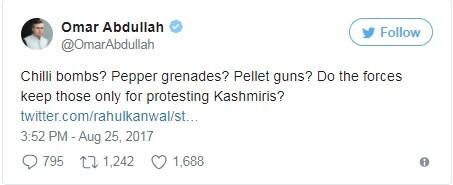 ઉમર અબ્દુલાએ કોર્ટના નિર્ણય બાદ ડેરાના સમર્થકોની હિંસાનો સહારો લેતા ટ્વિટર પર લખ્યું કે, મીર્ચી બમ કાળી મીર્ચ પાઉડરના ગ્રેનેડ પેલેટ ગન શું જવાનોએ કાશ્મિરમાં વિરોધ પ્રદર્શન કરનાર કાશ્મીરીઓ માટે રાખી મુક્યા છે.