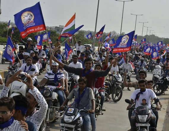પાટીદાર અનામત આંદોલન સમિતિના કન્વિનર હાર્દિક પટેલ અને એસપીજીના વડા લાલજી પટેલ પાટણ ખાતે એક મંચ પર જોવા મળ્યા હતા. આ પ્રસંગે લાલજી પટેલે જણાવ્યું હતું કે, દરેક પાટીદાર એક એક સરદાર છે. કડવા લેઉવાના ઝેર હવે અમૃત થઇ ગયા છે. અનામત માટે 148 જેટલી રેલીઓ કરાઇ છે .14 શહીદો થયા છે. 