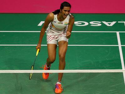 આ મુકાબલો 48 મિનીટ સુધી ચાલ્યો હતો. તેમાં ચીની ખેલાડી ચેન યૂ ફેઈ સિંધુ સામે ટક્કર આપી શકી નહોતી. સિધુંએ બન્ને રાઉન્ડ સરળતાથી જીતી લીધા હતા. સિધુંએ 2013 અને 2014માં રમાયેલ વર્લ્ડ ચેમ્પિયનશિપમાં બ્રોંઝ મેડલ જીત્યો હતો અને હવે તેનો ફાઈનલમાં જાપાનની નોજોમી ઓકુહરા સાથે મુકાબલો થશે. ભારત તરફથી આજ સુધી કોઈ પણ શટલરે ગોલ્ડ મેડલ પર કબજો કર્યો નથી. જો કે આજે સાંજે ફાઈનલ રમાશે. ઓકુહરા વર્લ્ડ ચેમ્પિયનશિપની ફાઈનલમાં પહોંચનારી જાપાનની પ્રથમ શટલર છે. 