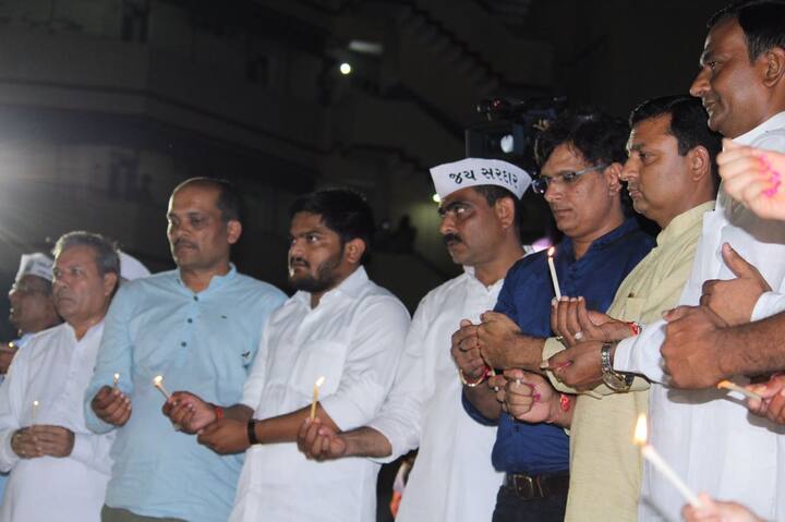 કિરીટ પટેલ કોંગ્રેસની ટિકીટ પર ચૂંટણી લડે તેવા સંકેત છે. આ કાર્યક્રમમાં કોંગ્રેસ જિલ્લા પ્રમુખ કાનજી દેસાઇ, શહેર પ્રમુખ લાલેશ ઠક્કર, પાલીકા પૂર્વ પ્રમુખ અલકાબેન પટેલ, જાગૃતિબેન પટેલ,ચંદનજી ઠાકોર, દિપક અમીન, સિદ્ધપુરના દશરથ પટેલ તેમજ કોંગ્રેસના તમામ કોર્પોરેટરો હાજર રહ્યા તેના પરથી આ સંકેત મળ્યો છે.