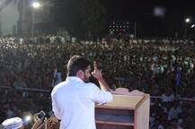 સરદાર લડે થે ગોરો સે હમ લડેંગે ચોરો સે........