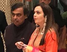 મહારાષ્ટ્રમાં ગણેશ ચતુર્થીની ધૂમ, મુકેશ અંબાણીના ઘરે દિગ્ગજોનો જમાવડો, જુઓ Pics