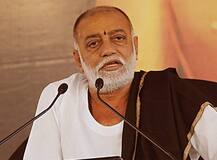 પુલવામામાં શહીદ થયેલા આઠ જવાનોના પરિવારને મોરારિબાપુ આપશે 10 લાખ રૂપિયાની આર્થિક સહાય