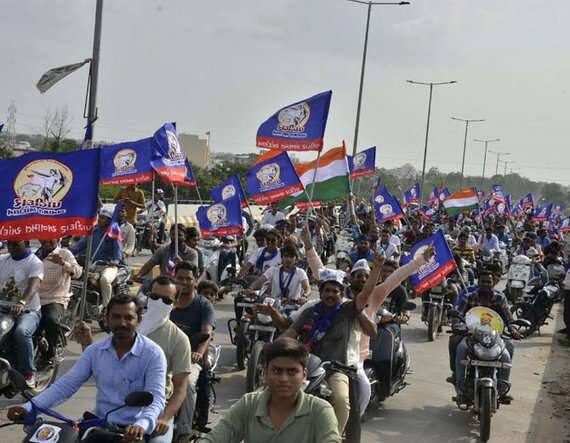 આ કાર્યક્રમ દરમિયાન એસપીજીના રાષ્ટ્રીય પ્રમુખ લાલજીભાઇ પટેલ પણ મંચ ઉપર ઉપસ્થિત હતાં. આ પ્રસંગે લાલજી પટેલે જણાવ્યું હતું કે, દરેક પાટીદાર એક એક સરદાર છે. કડવા લેઉવાના ઝેર હવે અમૃત થઇ ગયા છે. અનામત માટે 148 જેટલી રેલીઓ કરાઇ છે .14 શહીદો થયા છે.