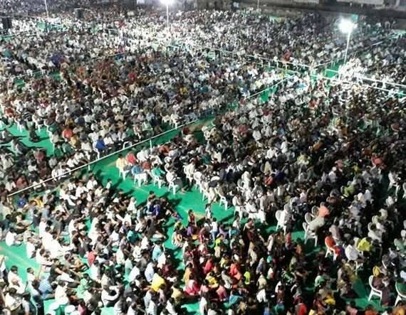 લોકોને સંબોધતા હાર્દિક પટેલે જણાવ્યું હતું કે, જે પોલીસવાળાએ પાટીદાર પર અત્યાચાર કર્યો છે તેનો વ્યાજ સહિત હિસાબ લેવાનો છું. નરેન્દ્રભાઇના ઝભ્ભાના ખિસ્સામાંથી કે અમિત શાહની બંદૂકની ગોળીમાંથી અનામત આવતી હોય તો લેવા માટે અમે તૈયાર છીએ. 