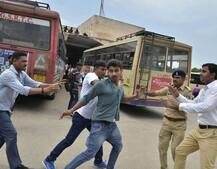 પાટણમાં નીતિન પટેલનો વિરોધ કરી રહેલા પાટીદારો પર પોલીસે વરસાવ્યા દંડા, જુઓ તસવીરો