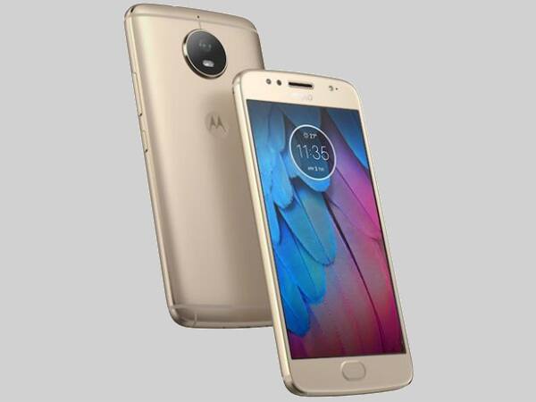 Moto G5S Plus ડ્યૂલ રિયર કેમેરાને સપોર્ટ કરશે, જે હાઇબ્રિડ સ્લૉટની સાથે આવશે, સાથે આ એન્ડ્રોઇડની લેટેસ્ટ ઓપરેટિંગ સિસ્ટમ 7.1.1 નૉગટ પર કામ કરશે. આમાં 13 મેગાપિક્સલનો રિયર કેમેરો ડ્યૂલ LED ફ્લેશ સાથે આવશે. 8 મેગાપિક્સલનો ફ્રન્ટ કેમેરો હશે. ફિચર્સ અને મૉડલને જોતા આ મોટોના જુના હેન્ડસેટની જેવો જ છે. આળ વાંચો વધુ ફીચર્સ વિશે...