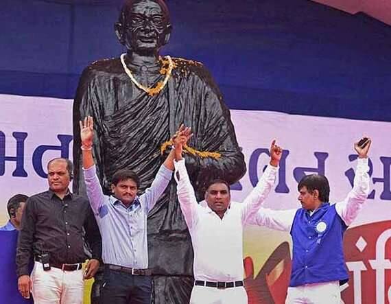 કેતન પટેલે કરેલી અરજી સેશન્સ કોર્ટે મંજૂર રાખી છે. કેતન પટેલને સરકારી સાક્ષી બનાવવામાં આવશે. જે જોતાં હાર્દિક પટેલનો એક મોટો ફટકો પડ્યો છે. કેતન પટેલ હાર્દિક સામેના કેસમાં જુબાની આપશે અને અન્ય પુરાવા પણ આપશે. તેના આધારે હાર્દિકને રાજદ્રોહના કેસમાં સજા કરાવવાનો ભાજપનો પ્લાન છે. 