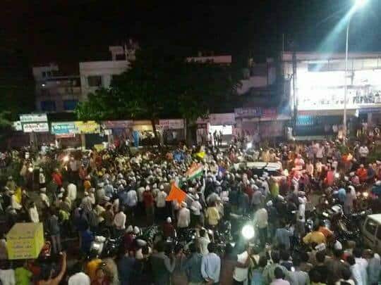  ભાજપના મંત્રી નાનુ વાનાણીએ હાર્દિક પટેલને પાટીદાર યુવકોનો હત્યારો ગણાવતા ભારે વિવાદ સર્જાયો હતો. પાટીદારોની વિધ્નહર્તા રેલીમાં યુવકોનો રોષ જોવા મળ્યો હતો. 