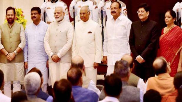 નવા 9 પ્રધાનોએ તથા ચાર વર્તમાન પ્રધાનોએ કેબિનેટ કક્ષાના પ્રધાન તરીકે શપથ લીધા છે. ગુજરાત કે મહારાષ્ટ્રમાંથી ભાજપના કોઈ નેતાને મોદી પ્રધાનમંડળમાં સ્થાન નથી મળ્યું.