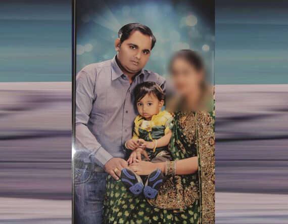 રાજકોટ: રાજકોટમાં નાનામવા મેઈન રોડ પર આવેલી લક્ષ્મી સોસાયટીમાં એક પિતાએ અગમ્ય કારણોસર પુત્રની હત્યા કરી પોતે પણ ગળેફાંસો ખાઇ લેતા ચકચાર મચી જવા પામ્યો છે. ઘટનાની જાણ થતા જ માલવીયા નગર પોલીસ કાફલો ઘટનાસ્થળે દોડી આવ્યો હતો અને તપાસ હાથ ધરી હતી. ઘટનાસ્થળે કોઇ સ્યૂસાઇડ નોટ મળી આવી નથી, ત્યારે પોલીસે આપઘાત પાછળનું કારણ જાણવા તપાસ હાથ ધરી છે. 